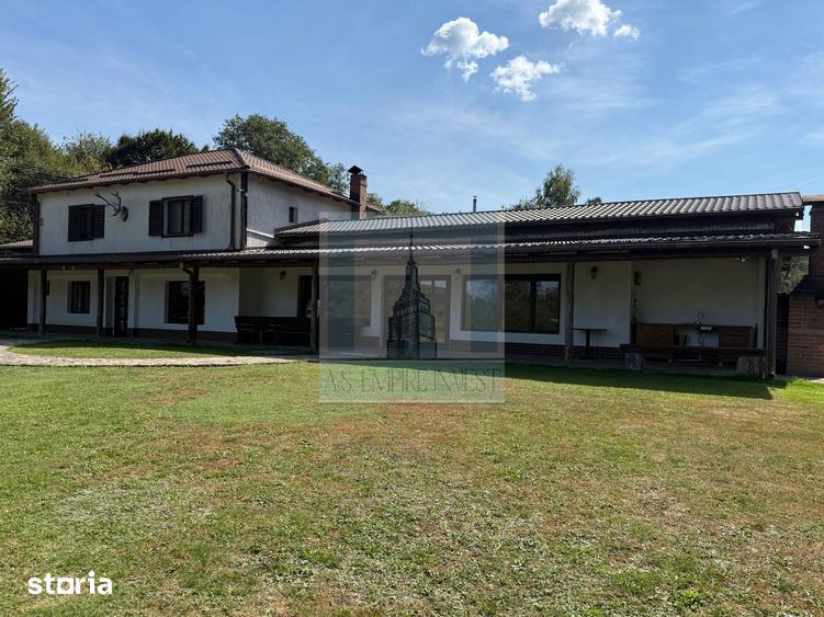Casă cu 7 camere cu Teren 16800 Mp în Dobârlău