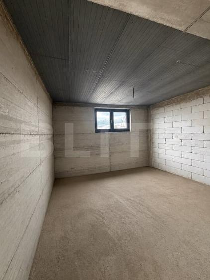 Casa de vanzare, 315 mp, 6 ari teren, 38 m front stradal, zona Plopeni - 10
