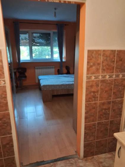 Pf.Inchiriez garsoniera in Oradea , (Rogerius) str.Uzinelor,nr.4 - 4