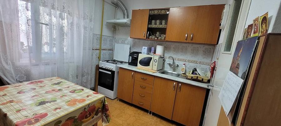 Apartament cu 2 camere decomandat în Intim