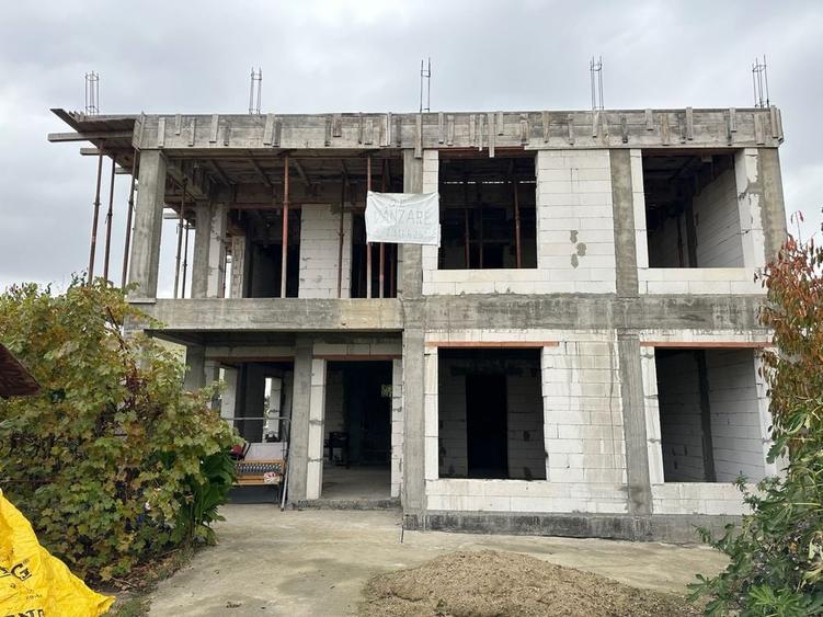 Casă cu 4 camere în Ciulnița