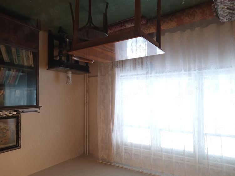 Apartament cu 3 camere semidecomandat în Andrei Mureșanu