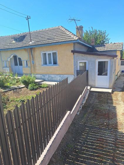 Casă cu Teren 1689 Mp în Enisala