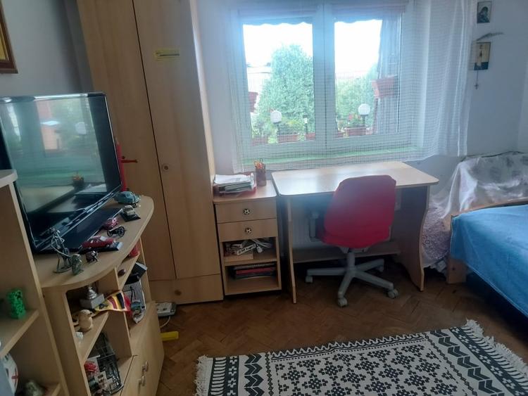 Apartament cu 3 camere decomandat, mobilat în Sărari
