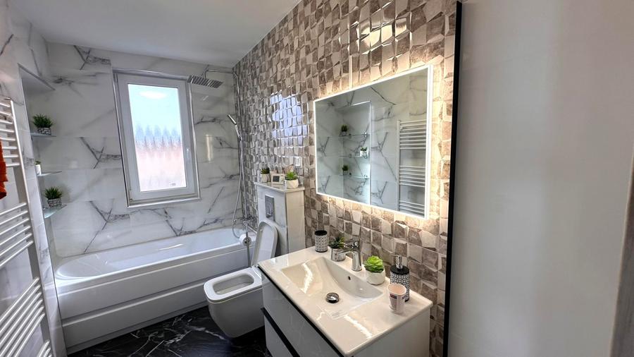 Apartament cu 3 camere în Șura Mică