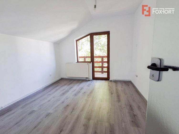 Casă individuală cu 4 camere cu Canalizare în Giarmata