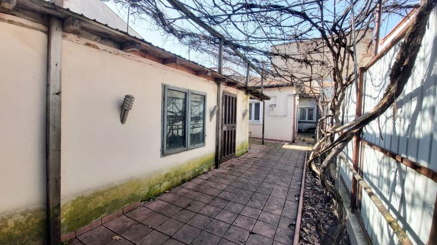 Casă individuală cu 2 camere cu Teren 100 Mp în Domenii