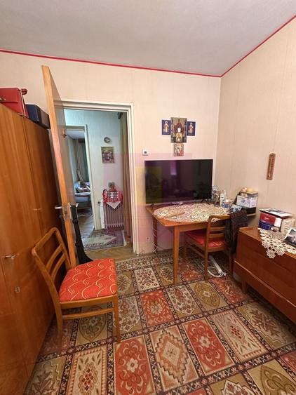 Apartament cu 3 camere semidecomandat în Uverturii