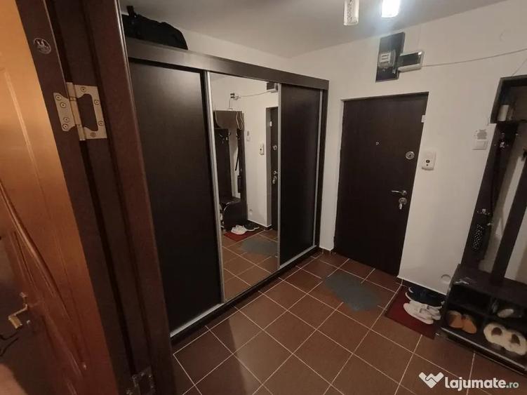 Apartament cu 2 camere semidecomandat în 1 Mai