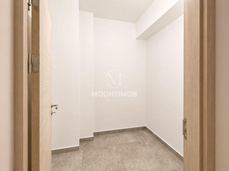 Apartament cu 3 camere decomandat în Tractorul