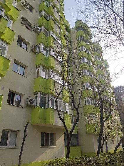 Apartament cu 3 camere decomandat în Colentina