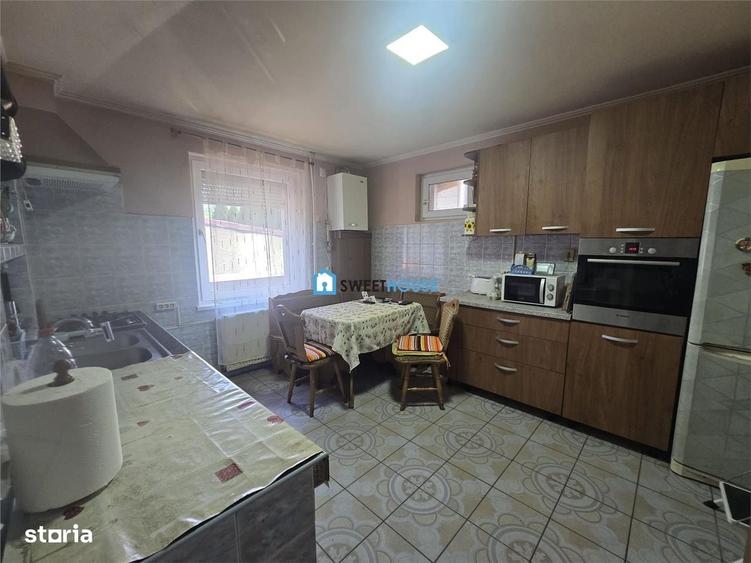 Casă cu 4 camere în Central