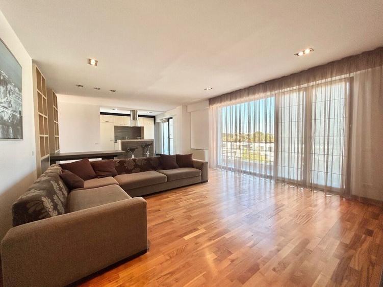 Apartament cu 4 camere decomandat, mobilat în Iancu Nicolae