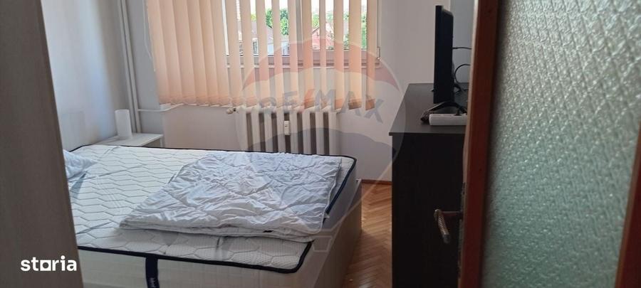 Apartament cu 3 camere decomandat în P-ța Spitalului
