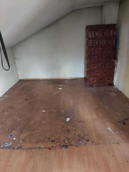 Casă cu 4 camere nedecomandat cu Teren 556 Mp în Central