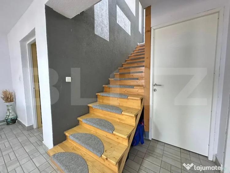 Casă cu 4 camere cu Teren 1660 Mp în Vulcan
