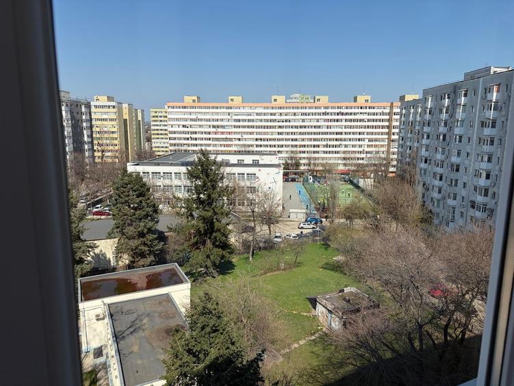 Apartament cu 4 camere decomandat în Pantelimon