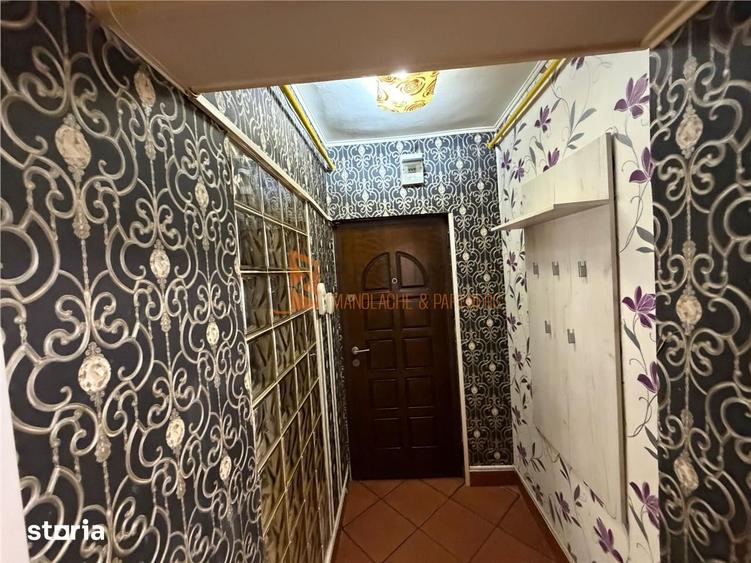 Apartament cu 3 camere decomandat, mobilat în Micro 3
