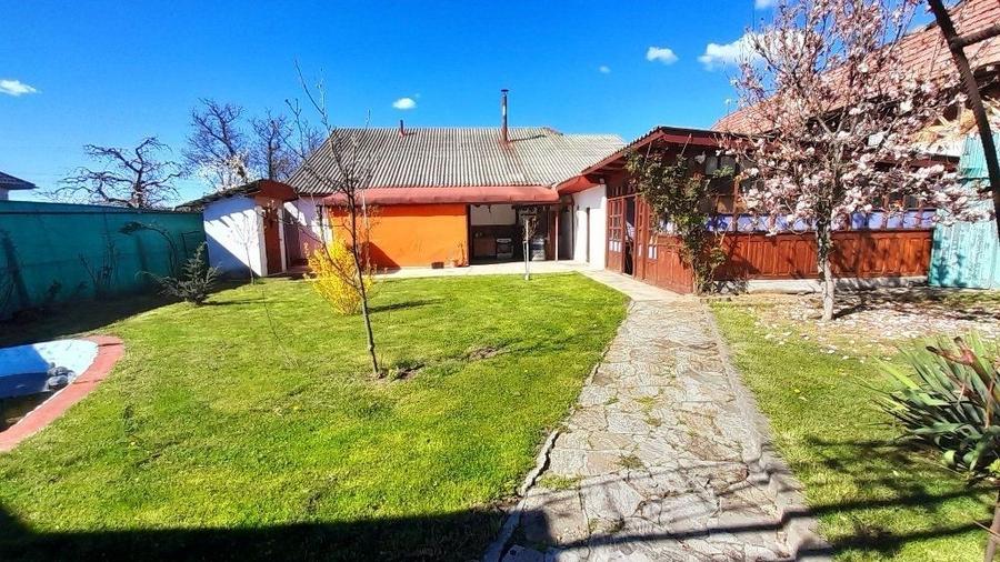 Casă individuală cu 6 camere cu Canalizare în Lunca (Voinești)