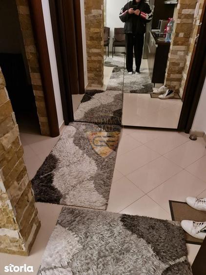Apartament cu 3 camere semidecomandat în Central