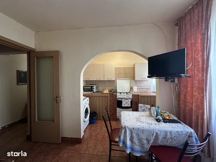 Apartament cu 3 camere în Malu Roșu