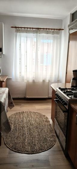 Apartament cu 3 camere decomandat în Scriitorilor