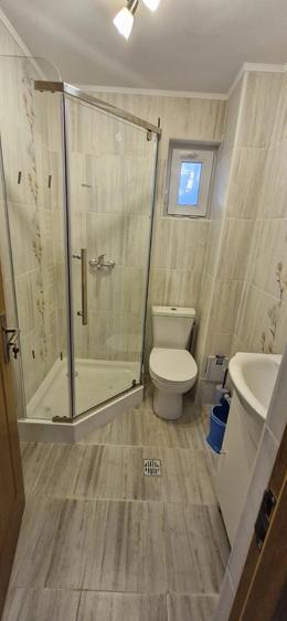 Casă cu 8 camere cu Teren 540 Mp în Poiana Țapului