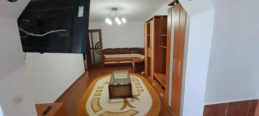 Apartament cu 3 camere decomandat în Girocului