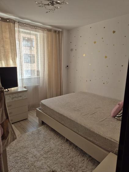 Apartament cu 2 camere decomandat în Roșu