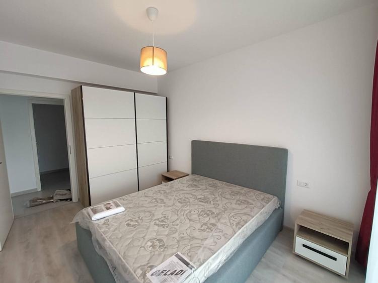 Apartament cu 3 camere decomandat în Tractorul