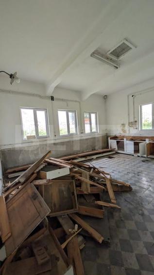 Casă individuală cu 5 camere cu Canalizare în Moreni