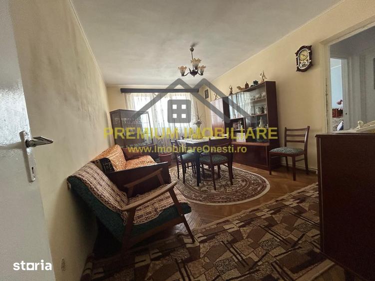 Apartament cu 3 camere semidecomandat în Central