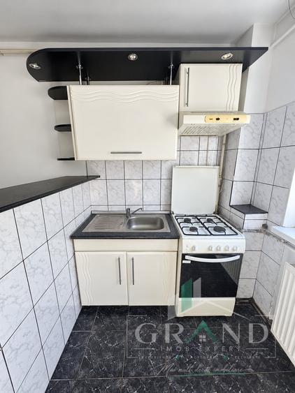 Apartament cu 3 camere semidecomandat, mobilat în Gheorgheni