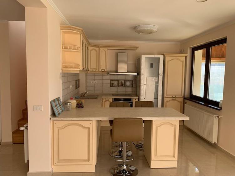 Casă cu 5 camere cu Teren 450 Mp în Central