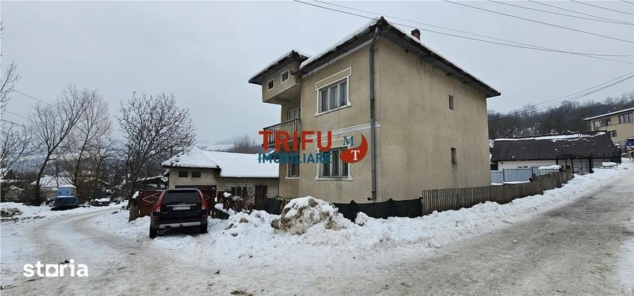 Casă cu 8 camere cu Teren 863 Mp în Meteș