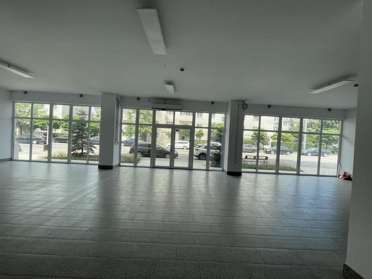 Spațiu comercial, de 520 mp, în Racova
