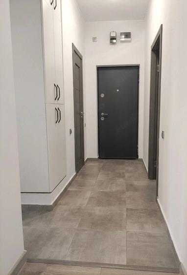 Apartament cu 3 camere semidecomandat în Floreasca