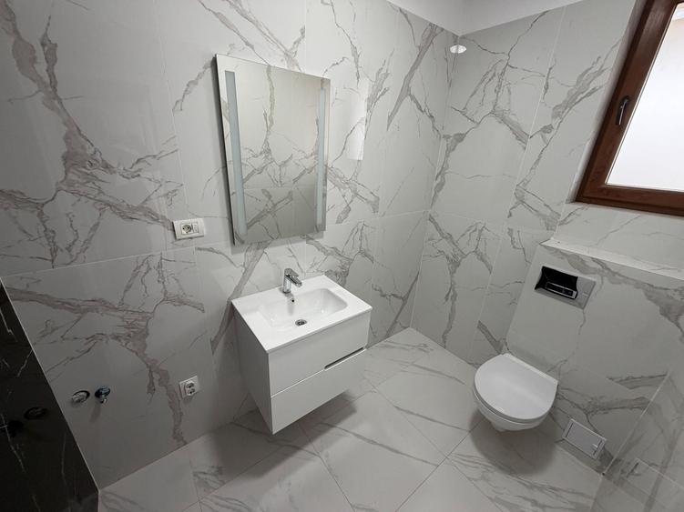 Duplex cu 4 camere cu Canalizare în Central