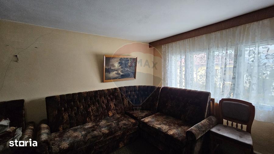 Casă cu 6 camere cu Teren 200 Mp în Central