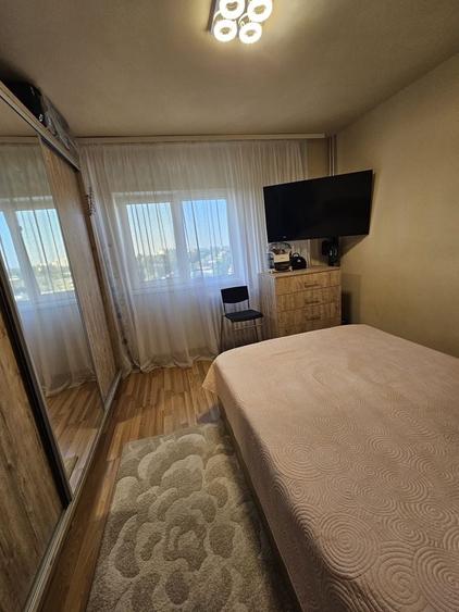 Apartament cu 4 camere semidecomandat în Central