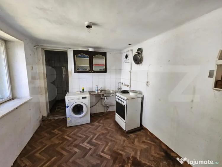 Casă cu 5 camere cu Teren 1249 Mp în Laz (Săsciori)