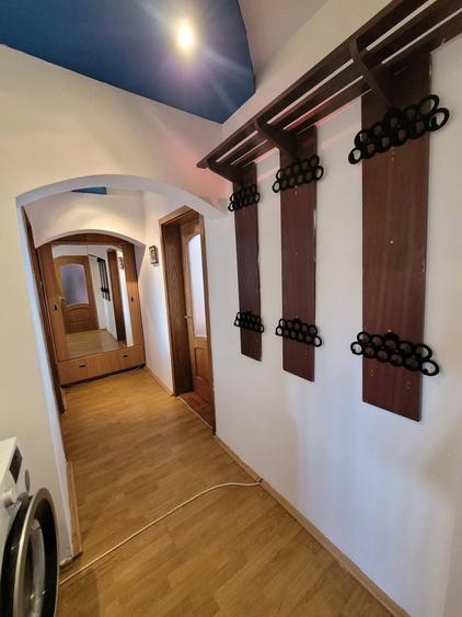 Apartament cu 3 camere semidecomandat în Bartolomeu