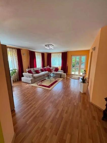 Casă cu 5 camere în Oncea