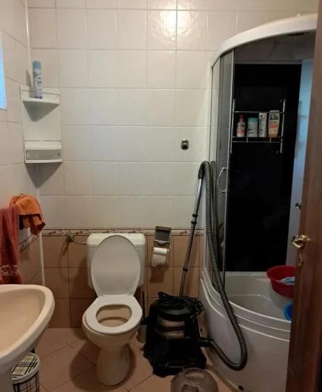 Casă individuală cu 5 camere cu Teren 500 Mp în Roșu