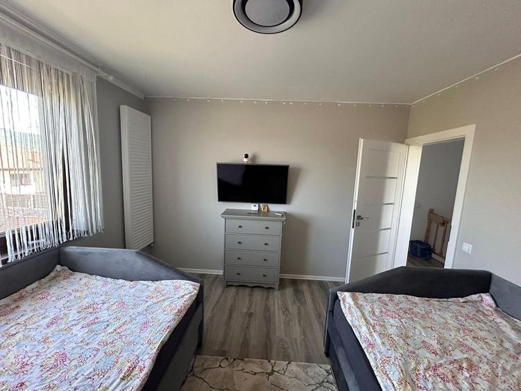 Casă cu 4 camere în Săsar
