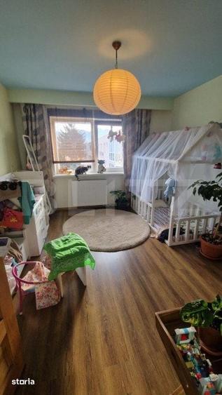 Apartament cu 4 camere în Astra