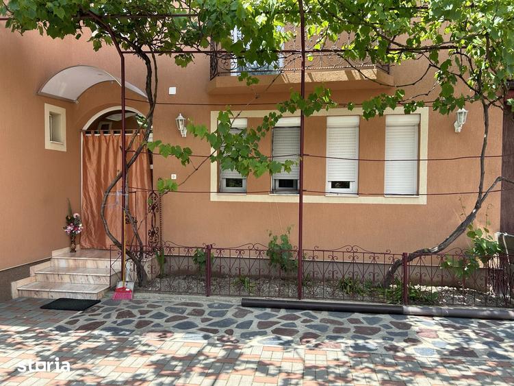 Casă cu 6 camere decomandat cu Teren 2700 Mp în Bocsig