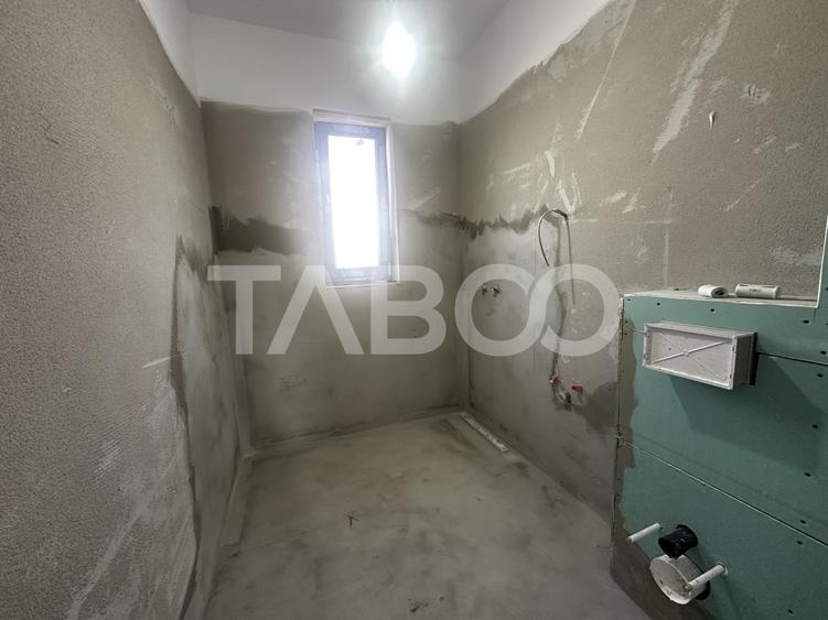 Casă individuală cu 4 camere cu Canalizare în Cristian