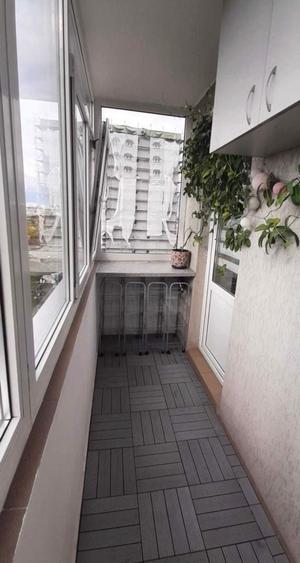 Apartament cu 3 camere decomandat în Drumul Taberei