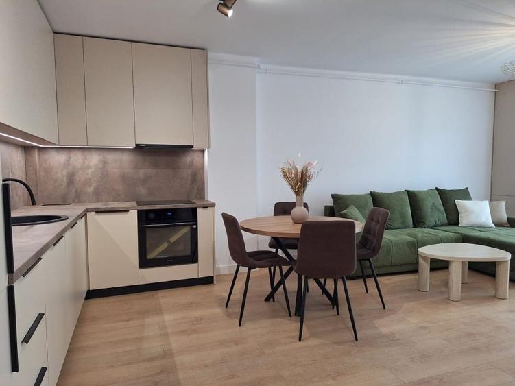 Apartament cu 2 camere semidecomandat, mobilat în Florești